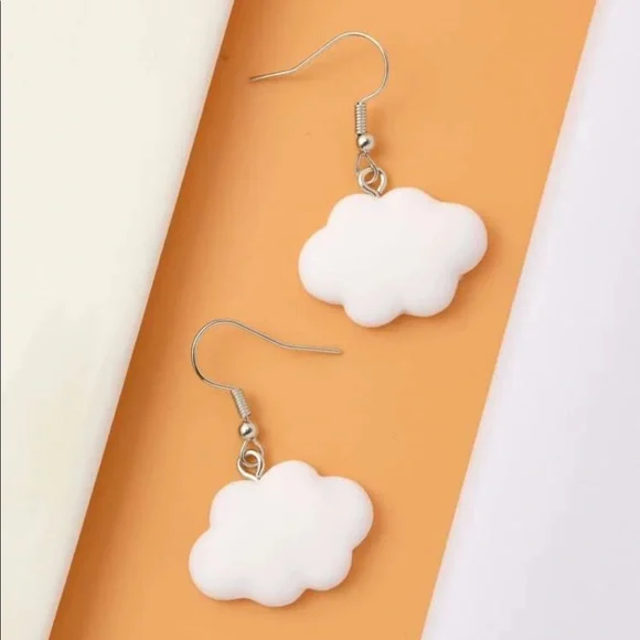 ☁️Daydreaming White Fluffy Fairytale Cloud Pendant Charm Drop Silver earrings☁️ - Picture 3 of 3